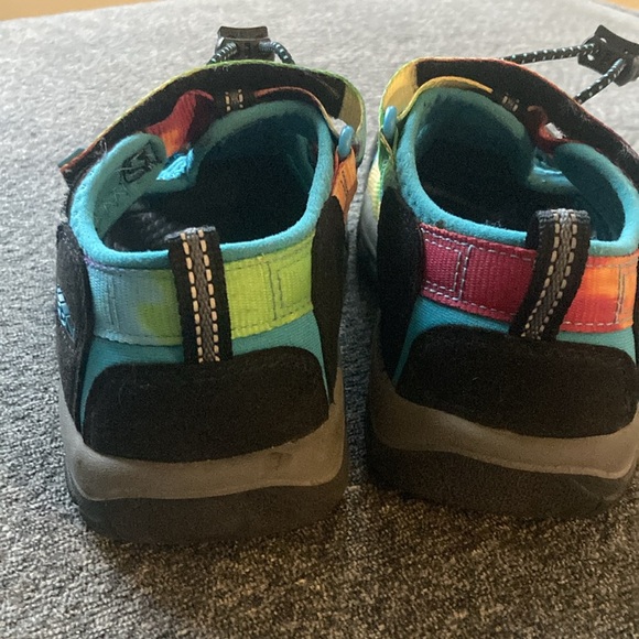 Keen sandals size 1 - Picture 3 of 6